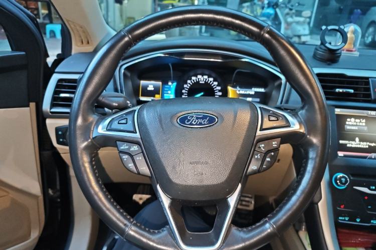 Used Ford Mondeo 2013 2.0L GTDi 200 Luxury Model Steering Wheel