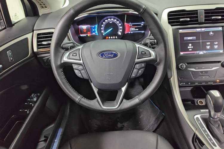 Used Ford Mondeo 2013 2.0L GTDi 200 Luxury Model Steering Wheel