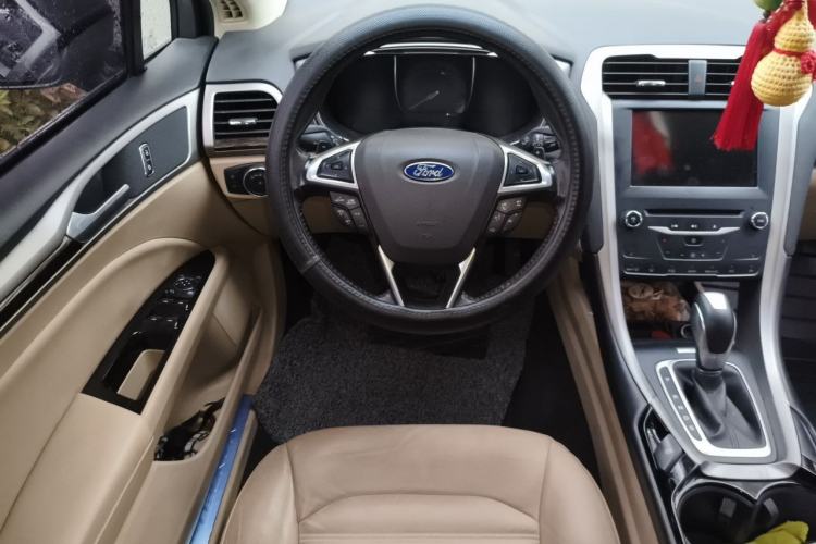 Used Ford Mondeo 2013 2.0L GTDi 200 Luxury Model Steering Wheel