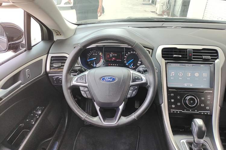 Used Ford Mondeo 2013 2.0L GTDi 200 Fashion Edition Steering Wheel