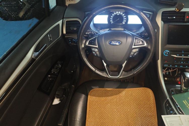 Used Ford Mondeo 2013 2.0L GTDi 200 Luxury Model Steering Wheel