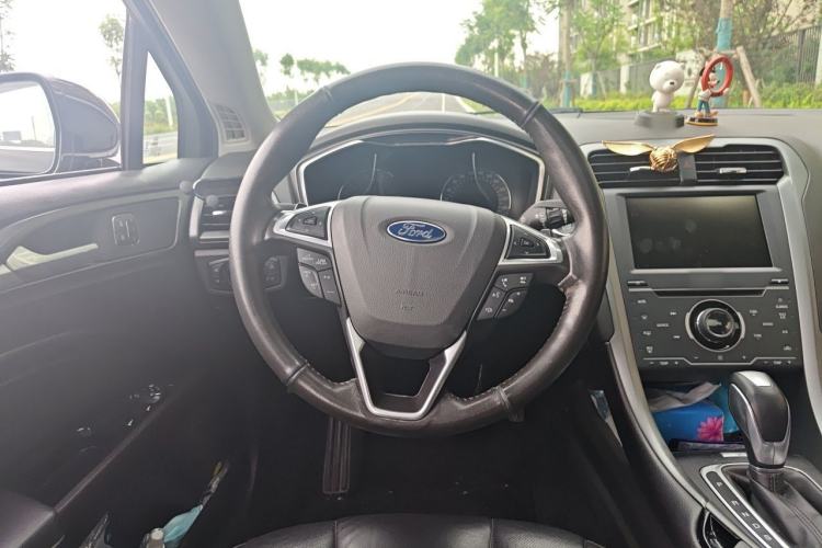 Used Ford Mondeo 2013 2.0L GTDi240 Luxury Sport Model Steering Wheel