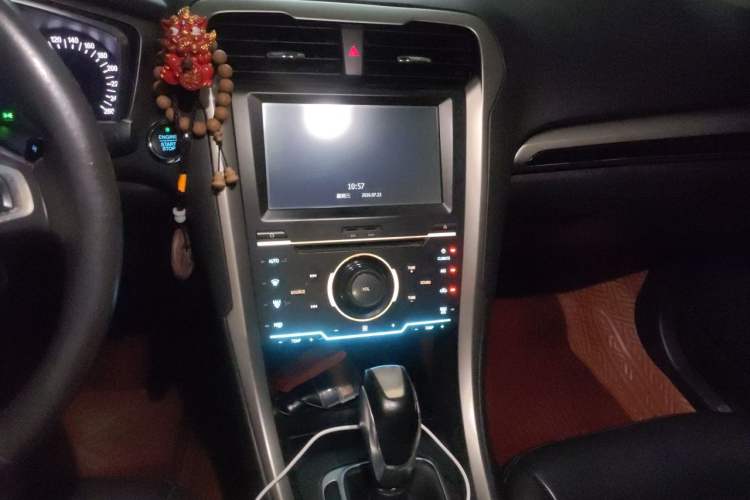 Used Ford Mondeo 2013 2.0L GTDi 200 Fashion Edition Audio And AC Panel