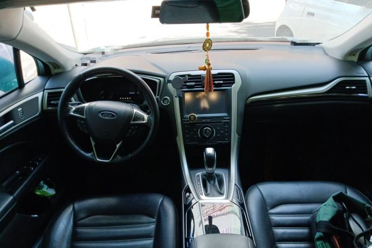 Used Ford Mondeo 2013 2.0L GTDi 200 Fashion Edition Center Console