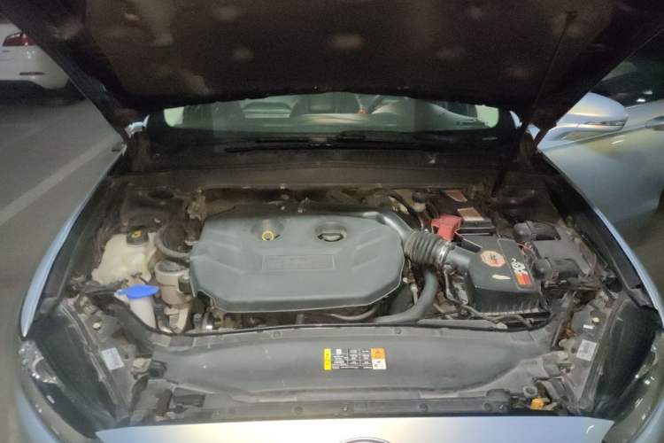 Used Ford Mondeo 2013 2.0L GTDi 200 Fashion Edition Engine Bay