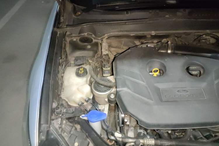 Used Ford Mondeo 2013 2.0L GTDi 200 Fashion Edition Engine Bay Right