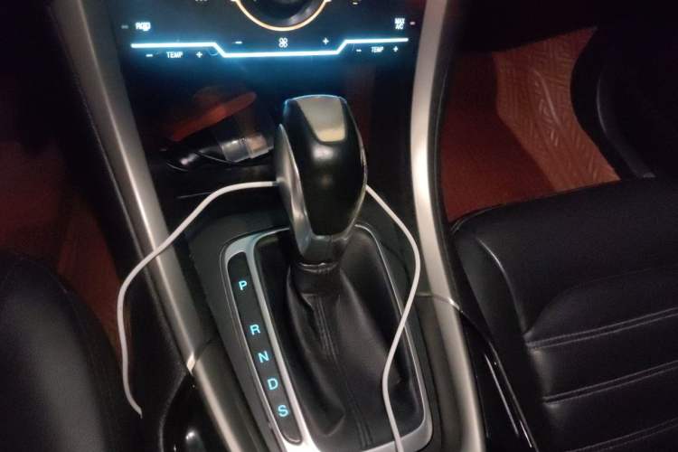 Used Ford Mondeo 2013 2.0L GTDi 200 Fashion Edition Gear Lever
