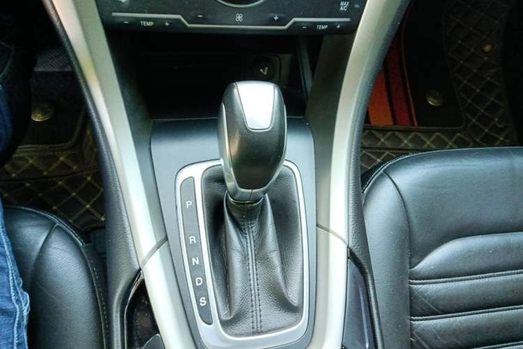 Used Ford Mondeo 2013 2.0L GTDi 200 Fashion Edition Gear Lever
