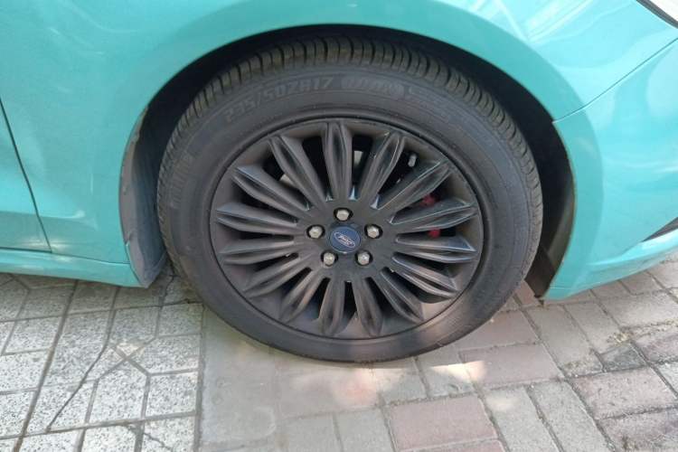 Used Ford Mondeo 2013 2.0L GTDi 200 Fashion Edition Right Front Wheel Hub