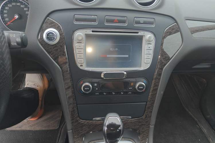 Used Ford Mondeo 2013 2.3L Luxury Model Audio And AC Panel