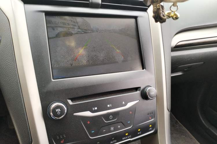 Used Ford Mondeo 2013 2.0L GTDi 200 Luxury Model Audio And AC Panel
