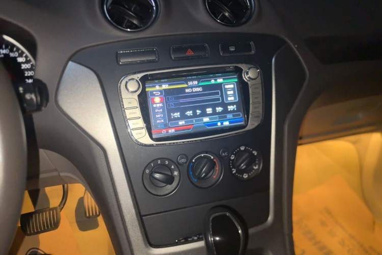 Used Ford Mondeo 2013 2.3L Fashion Edition Audio And AC Panel