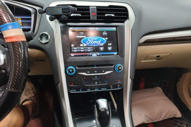 Used Ford Mondeo 2013 2.0L GTDi 200 Luxury Model Audio And AC Panel
