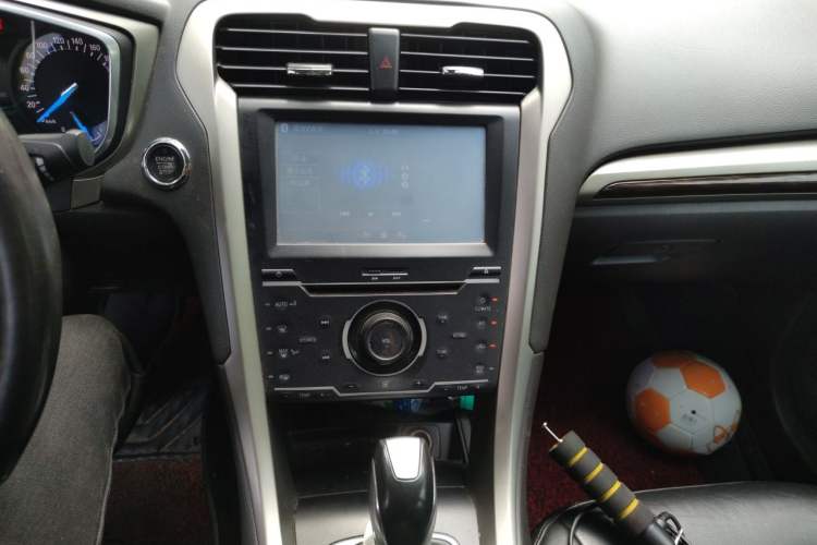 Used Ford Mondeo 2013 2.0L GTDi 200 Fashion Edition Audio And AC Panel