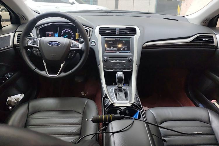 Used Ford Mondeo 2013 2.0L GTDi 200 Luxury Model Center Console