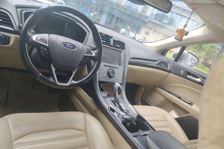 Used Ford Mondeo 2013 2.0L GTDi 200 Fashion Edition Center Console