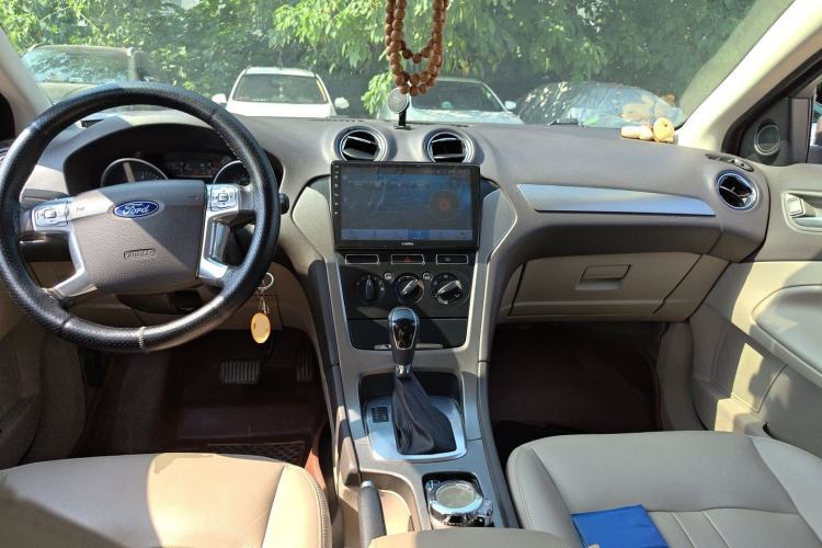 Used Ford Mondeo 2013 2.3L Fashion Edition Center Console