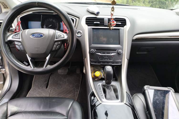 Used Ford Mondeo 2013 2.0L GTDi 200 Luxury Model Center Console