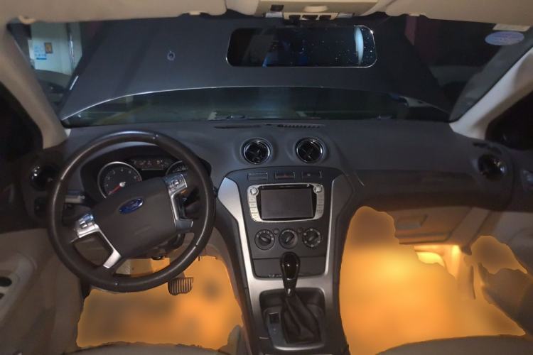 Used Ford Mondeo 2013 2.3L Fashion Edition Center Console