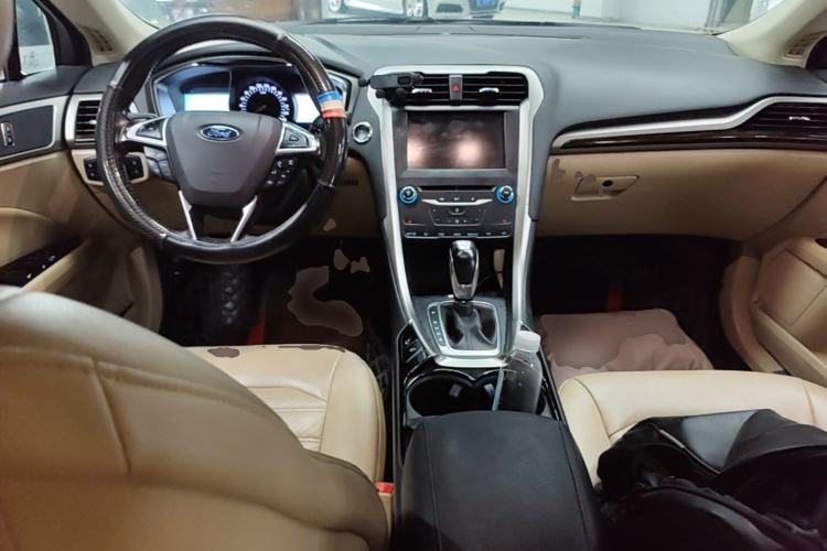 Used Ford Mondeo 2013 2.0L GTDi 200 Luxury Model Center Console