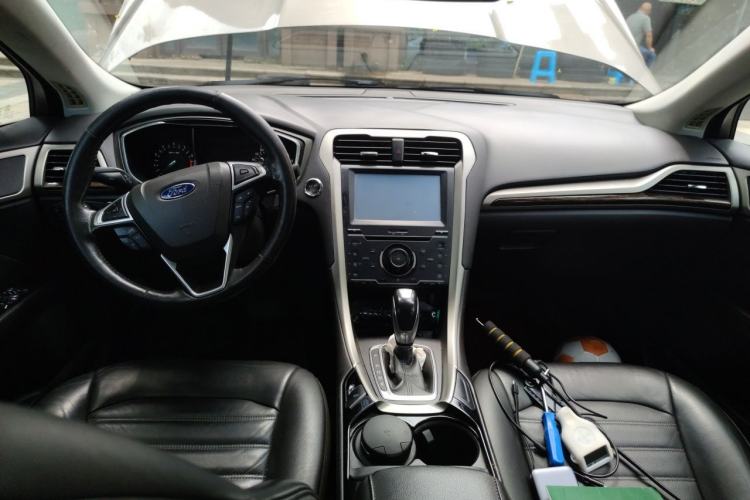 Used Ford Mondeo 2013 2.0L GTDi 200 Fashion Edition Center Console