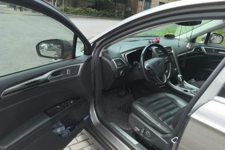 Used Ford Mondeo 2013 2.0L GTDi 200 Fashion Edition Driver Seat