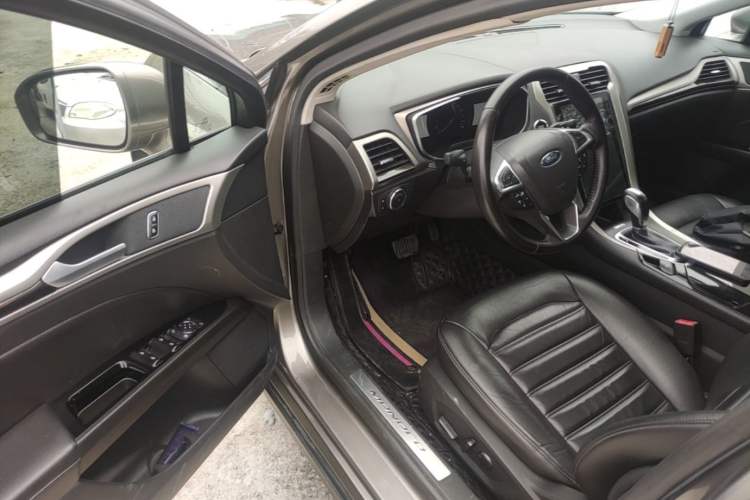 Used Ford Mondeo 2013 2.0L GTDi 200 Luxury Model Driver Seat
