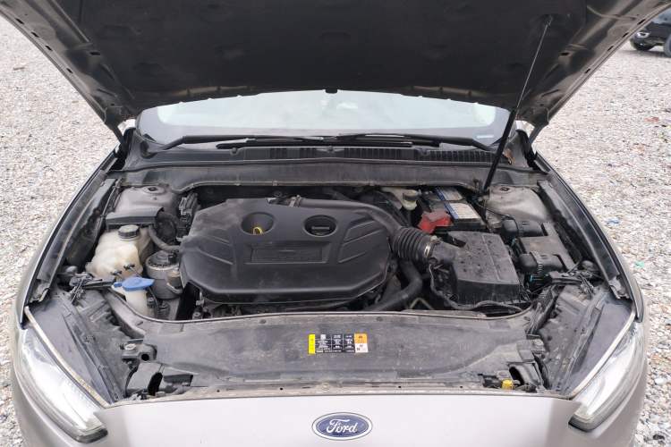 Used Ford Mondeo 2013 2.0L GTDi 200 Luxury Model Engine Bay