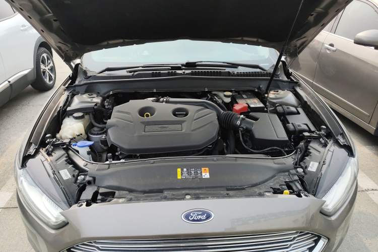 Used Ford Mondeo 2013 2.0L GTDi 200 Luxury Model Engine Bay