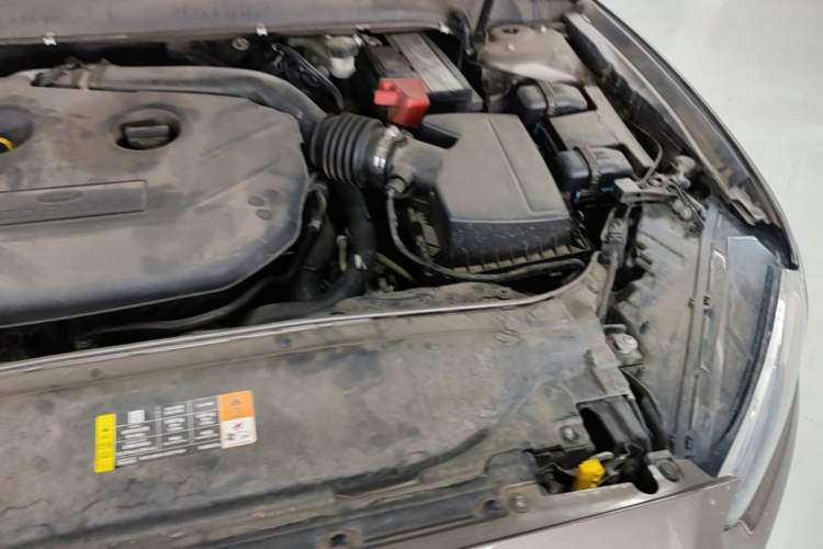 Used Ford Mondeo 2013 2.0L GTDi 200 Luxury Model Engine Bay Left