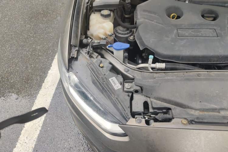 Used Ford Mondeo 2013 2.0L GTDi 200 Fashion Edition Engine Bay Right