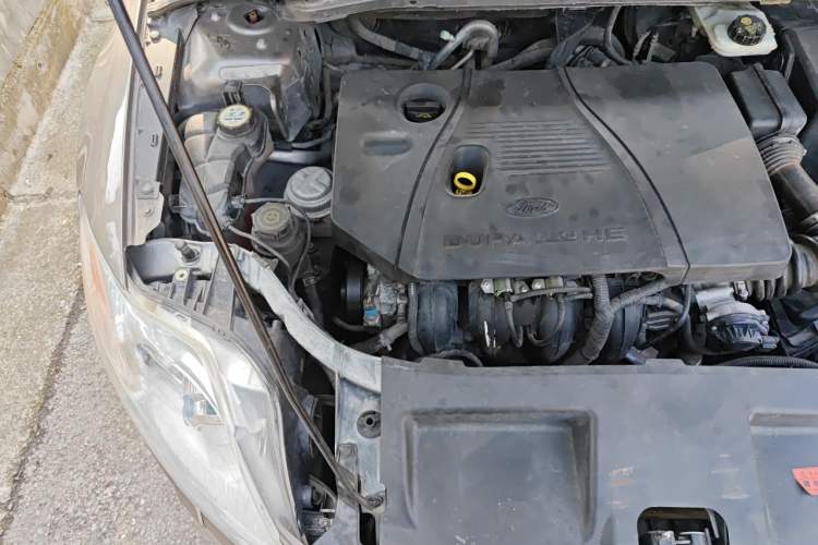 Used Ford Mondeo 2013 2.3L Luxury Model Engine Bay Right