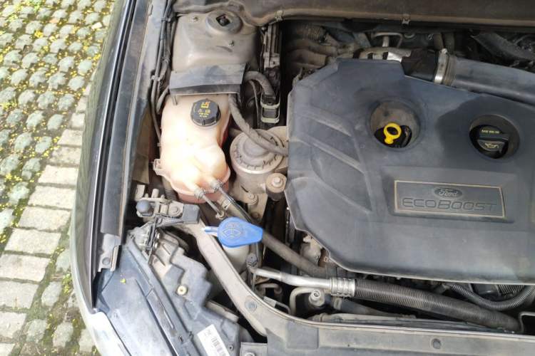 Used Ford Mondeo 2013 2.0L GTDi 200 Fashion Edition Engine Bay Right