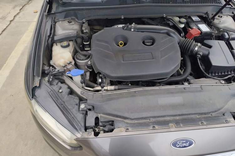 Used Ford Mondeo 2013 2.0L GTDi 200 Fashion Edition Engine Bay Right