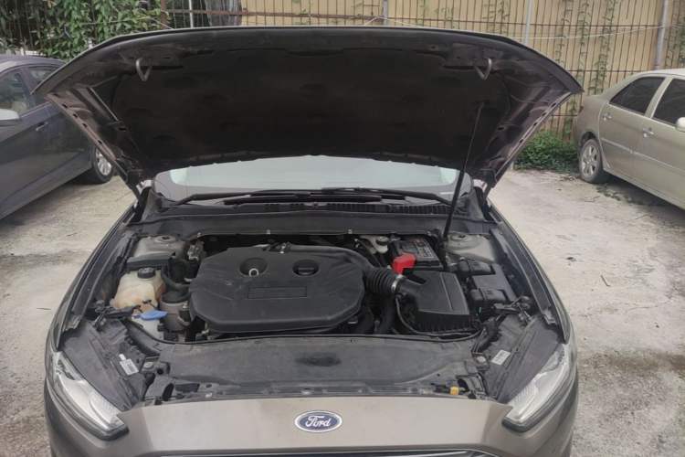 Used Ford Mondeo 2013 2.0L GTDi 200 Luxury Model Engine Bay