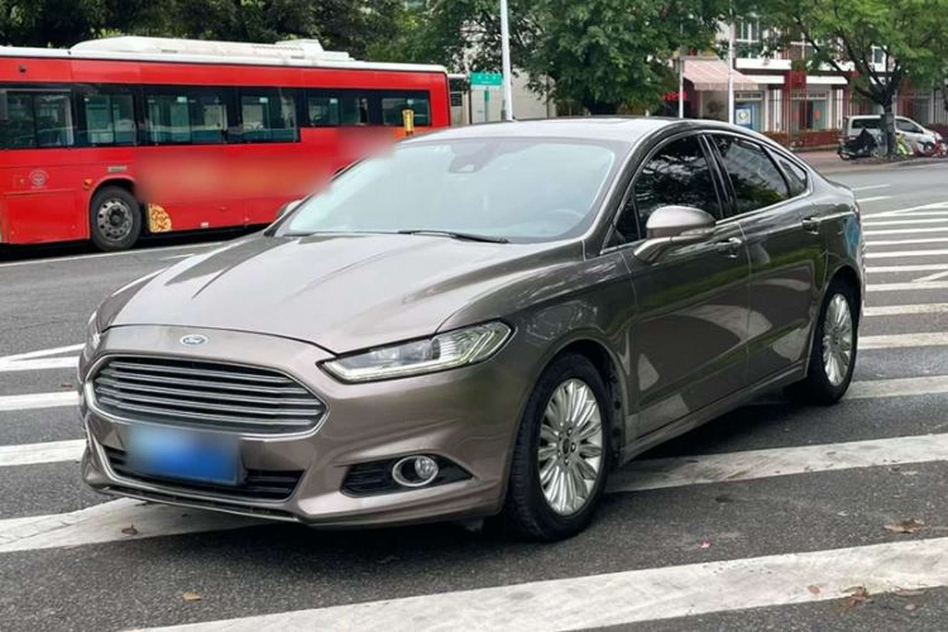 Used Ford Mondeo 2013 2.0L GTDi 200 Luxury Model Front Left 45 Deg