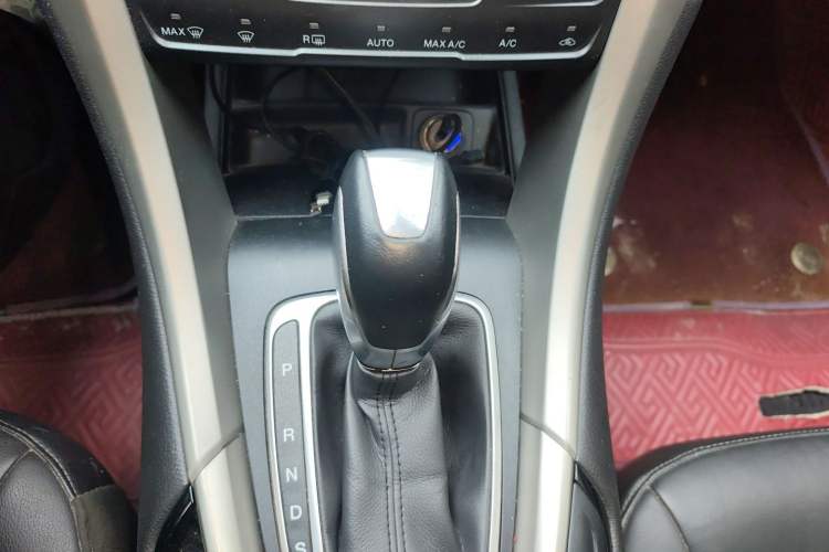 Used Ford Mondeo 2013 2.0L GTDi 200 Luxury Model Gear Lever