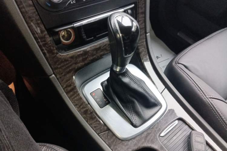 Used Ford Mondeo 2013 2.3L Luxury Model Gear Lever