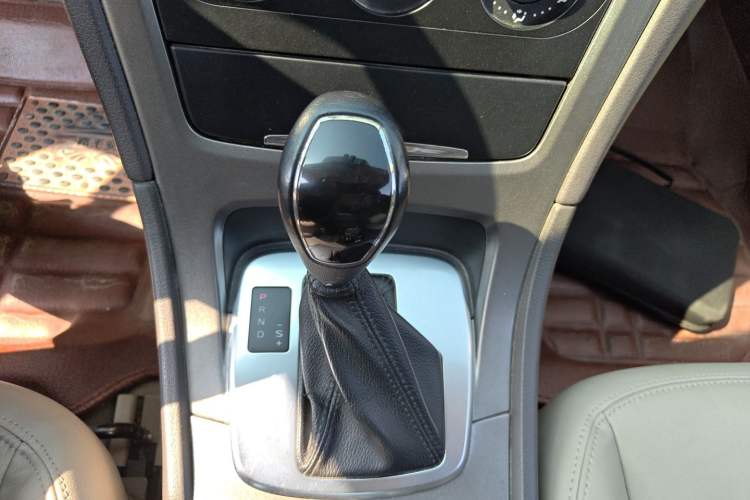 Used Ford Mondeo 2013 2.3L Fashion Edition Gear Lever