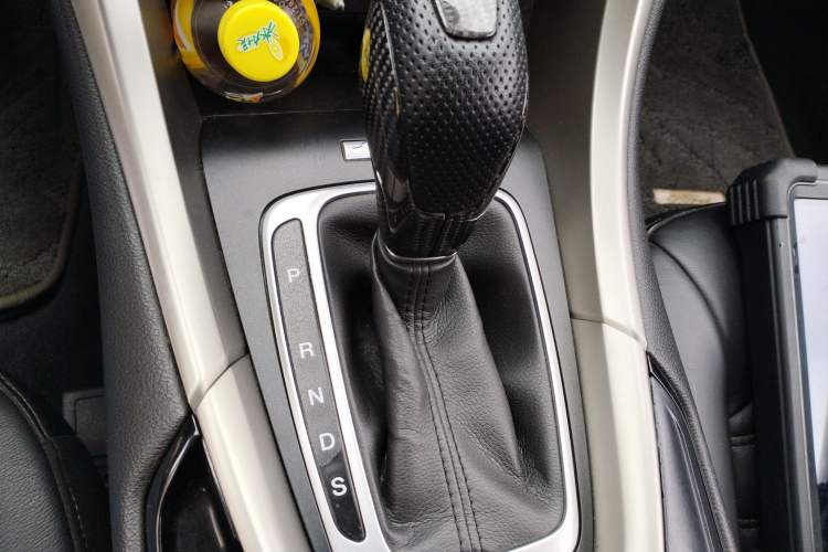 Used Ford Mondeo 2013 2.0L GTDi 200 Luxury Model Gear Lever