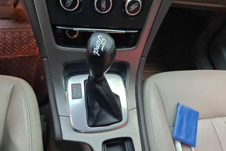 Used Ford Mondeo 2013 2.3L Fashion Edition Gear Lever