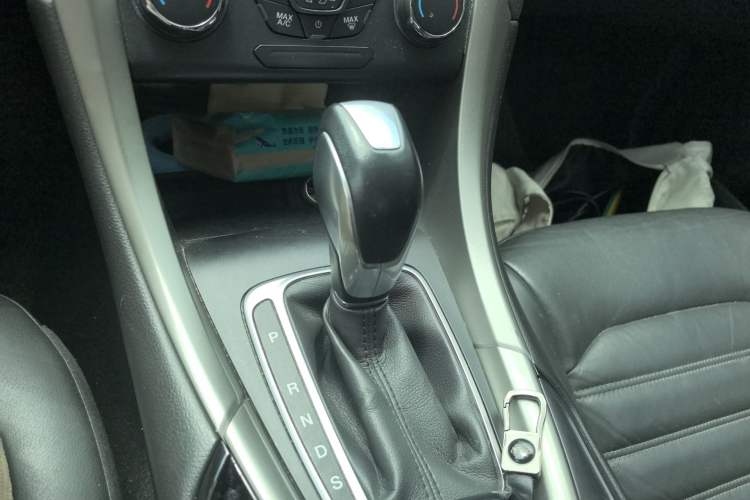 Used Ford Mondeo 2013 2.0L GTDi 200 Fashion Edition Gear Lever
