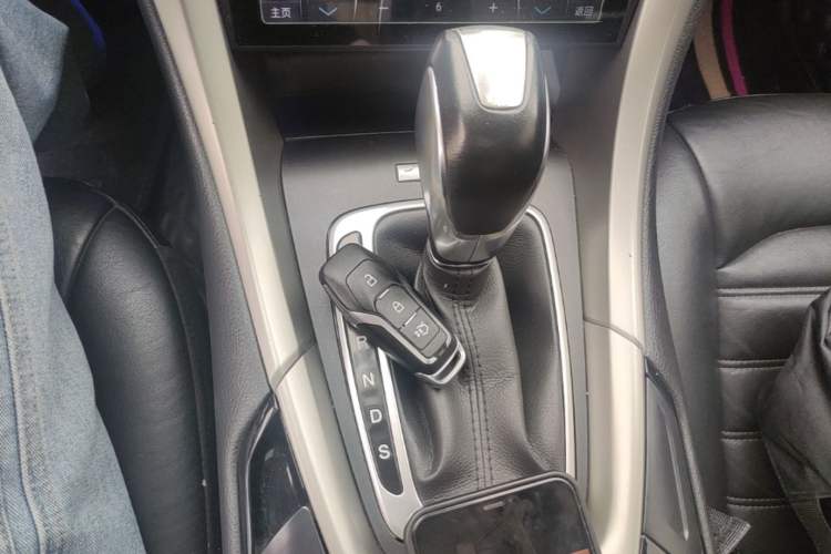 Used Ford Mondeo 2013 2.0L GTDi 200 Luxury Model Gear Lever