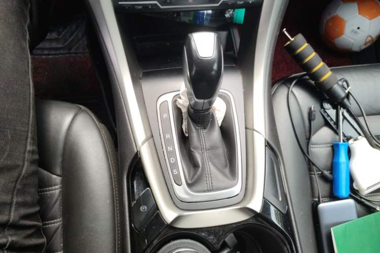 Used Ford Mondeo 2013 2.0L GTDi 200 Fashion Edition Gear Lever