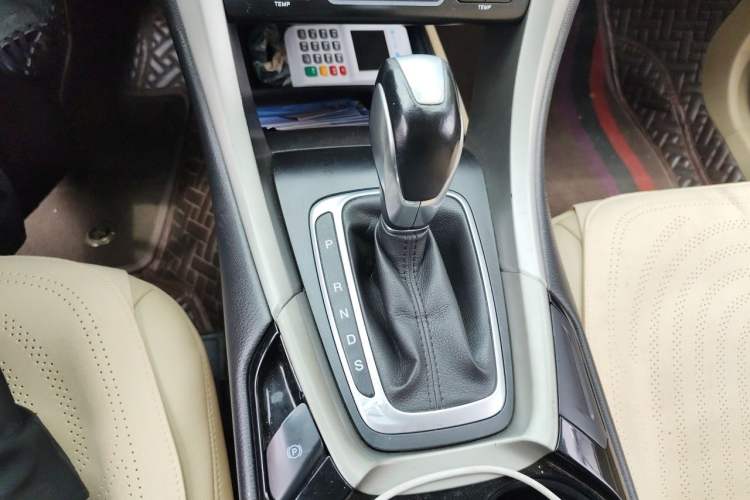 Used Ford Mondeo 2013 2.0L GTDi 200 Fashion Edition Gear Lever