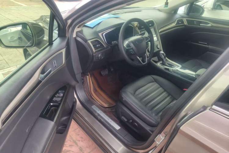 Used Ford Mondeo 2013 2.0L GTDi 200 Fashion Edition Interior 2