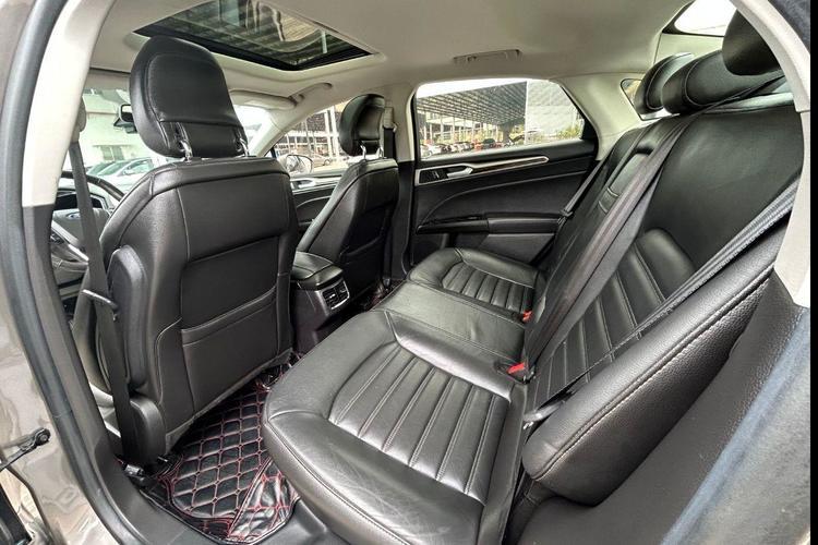 Used Ford Mondeo 2013 2.0L GTDi 200 Luxury Model Interior 2