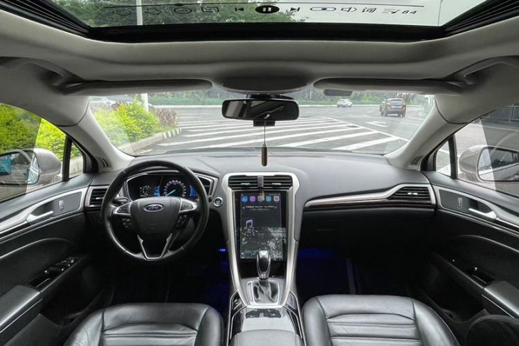 Used Ford Mondeo 2013 2.0L GTDi 200 Luxury Model Interior 2