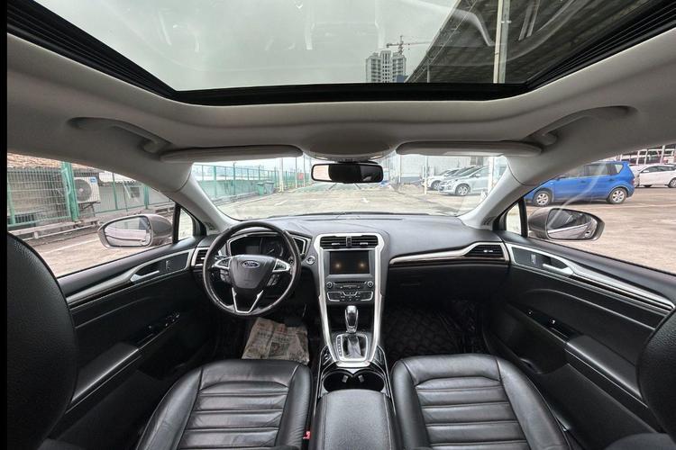 Used Ford Mondeo 2013 2.0L GTDi 200 Luxury Model Interior 3