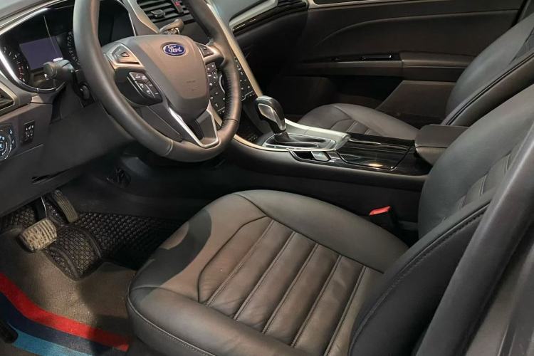 Used Ford Mondeo 2013 2.0L GTDi 200 Fashion Edition Interior 3